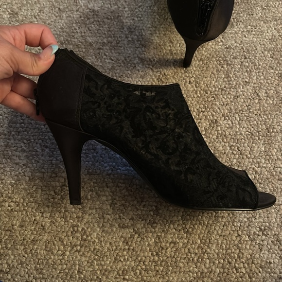 Black Lace Heels - Picture 6 of 7
